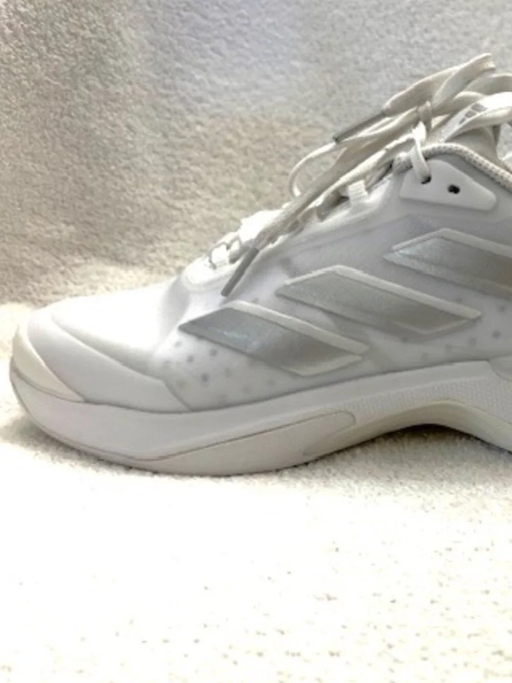 Adidas Avacourt 2 white lace-up tennis shoes NWT Size 8-1/2
